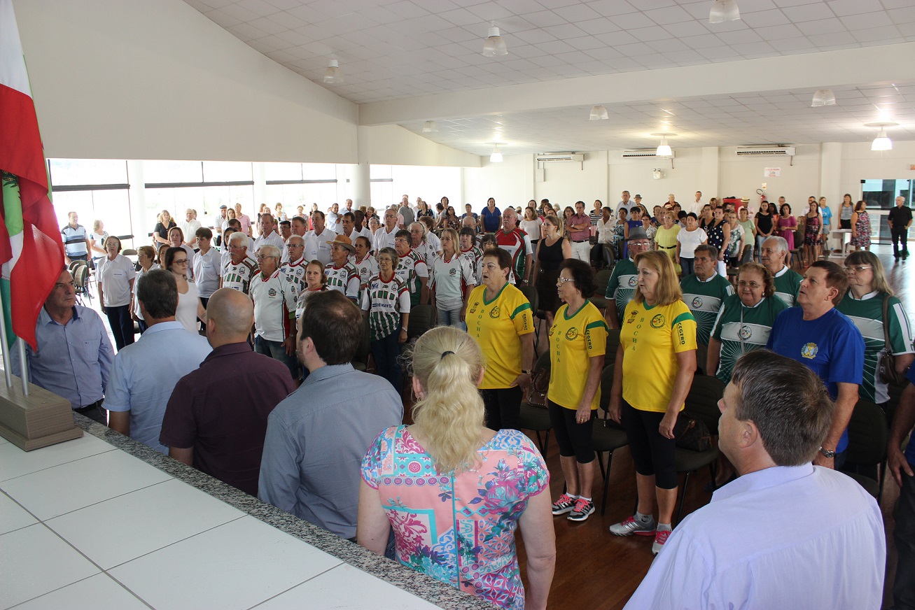 Equipes deram o brilho especial na abertura do Microrregional dos Jogos Abertos da Terceira Idade...