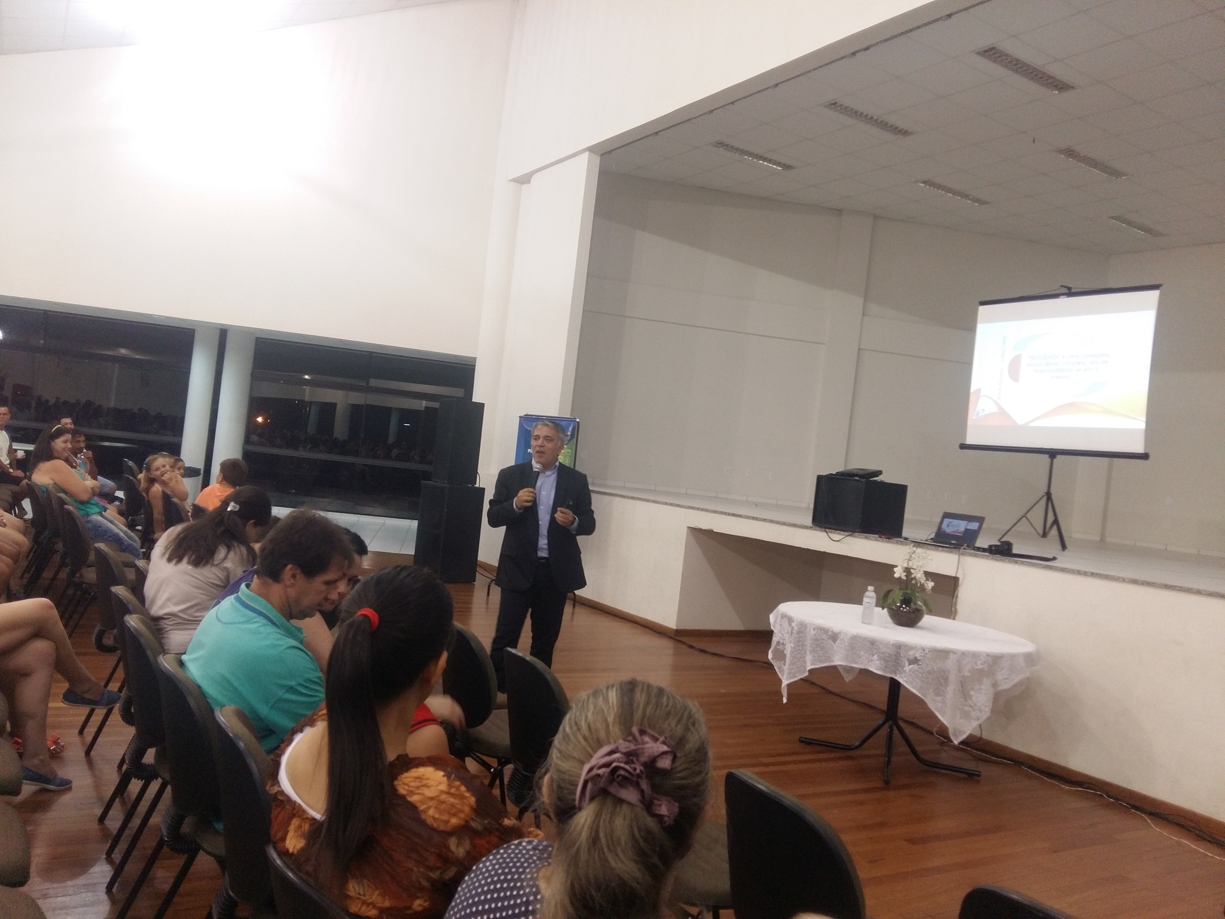 Evento teve como objetivo a integração entre famílias e escola