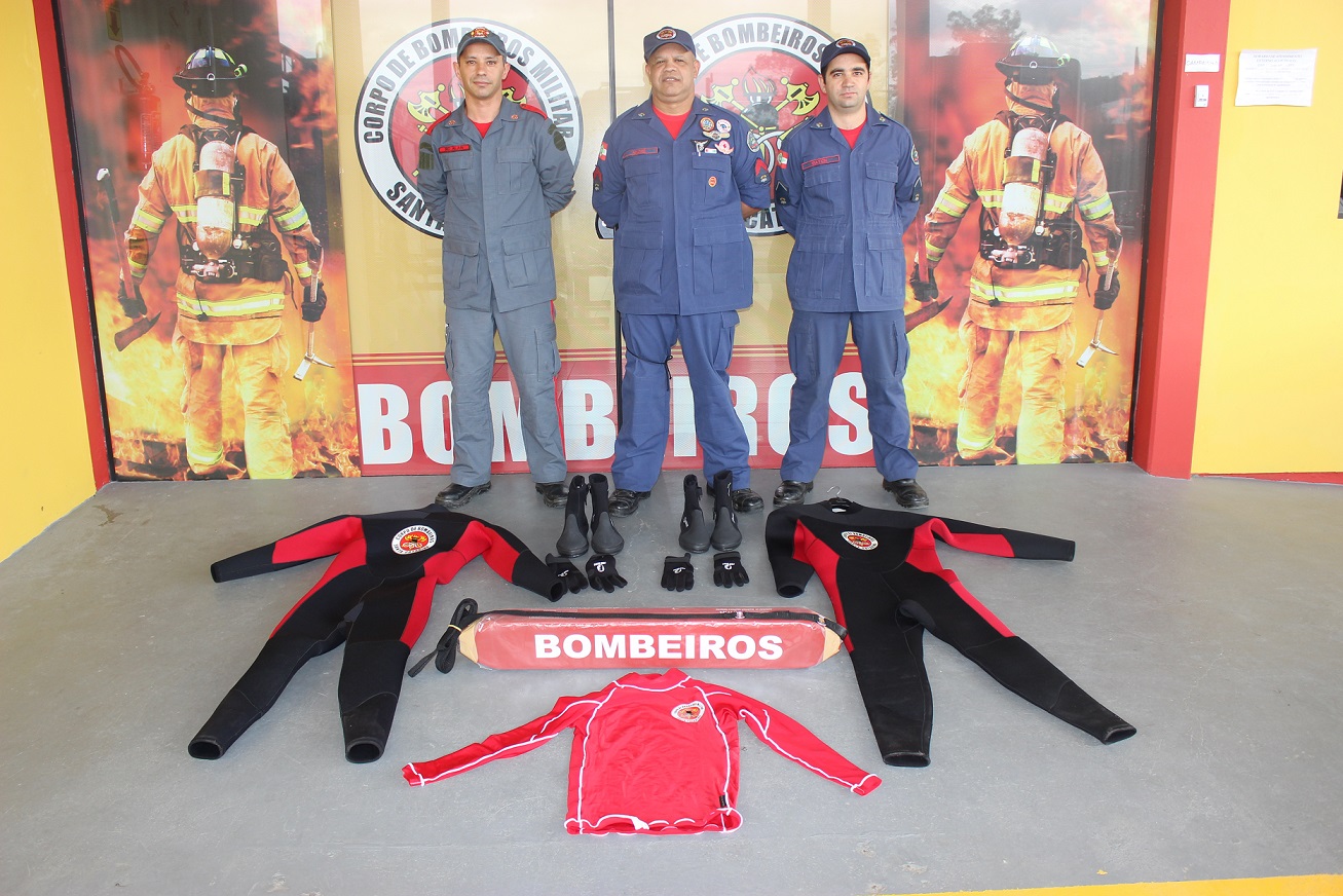 Roupas para salvamentos aquáticos são adquiridas pelo Corpo de Bombeiros