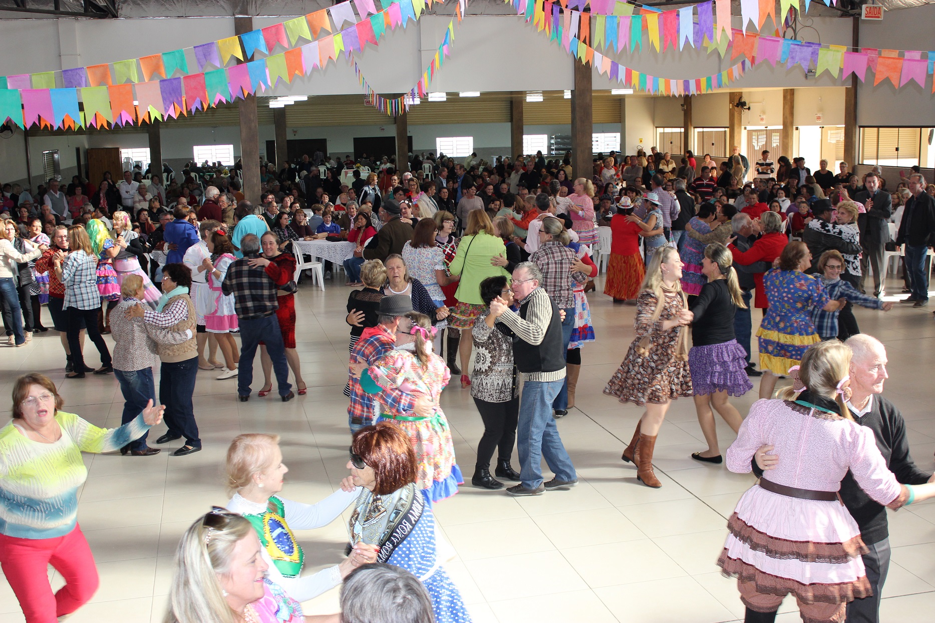 Idosos de vários municípios prestigiaram mais uma Festa Junina da Terceira Idade de São Ludgero