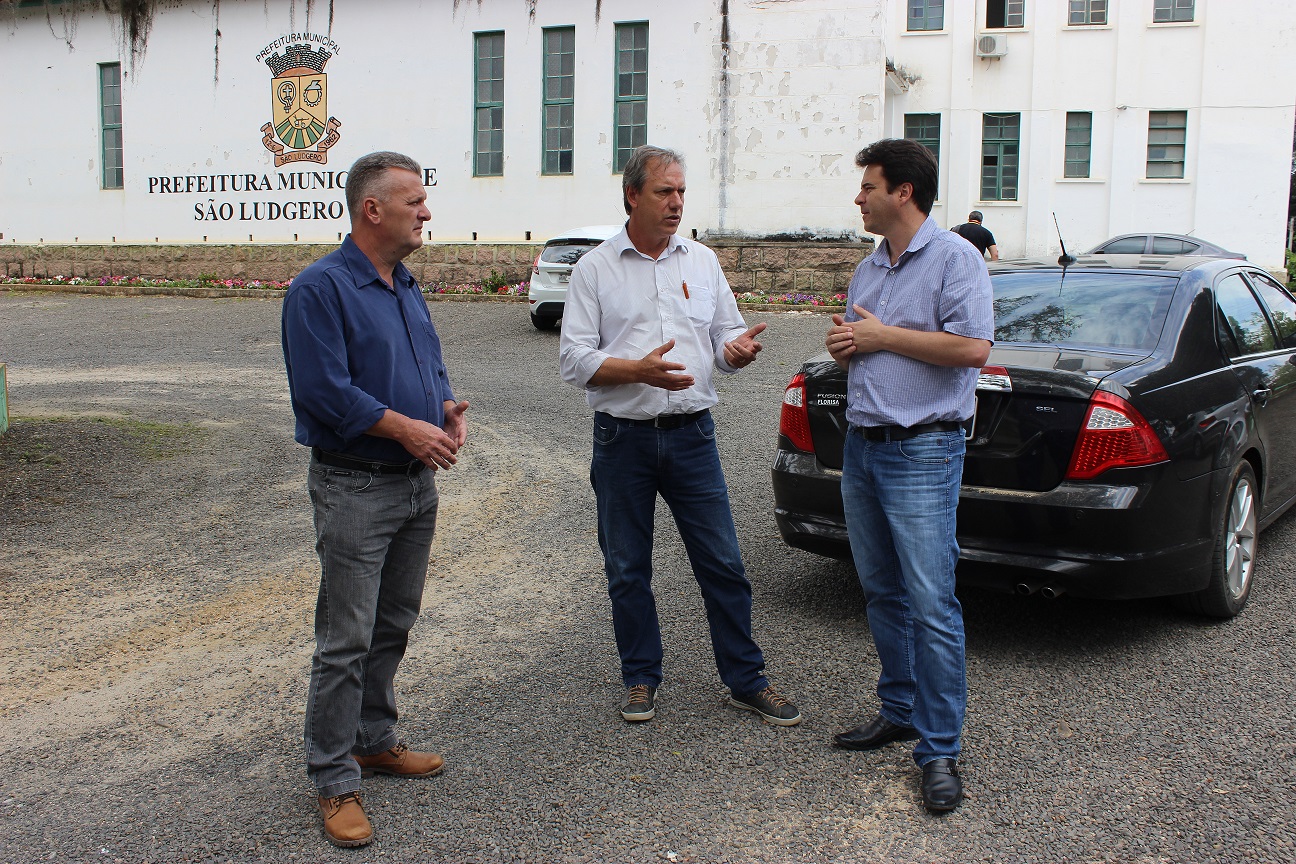 Prefeito e vice-prefeito eleitos em São Martinho visitam Administração Municipal de São Ludgero