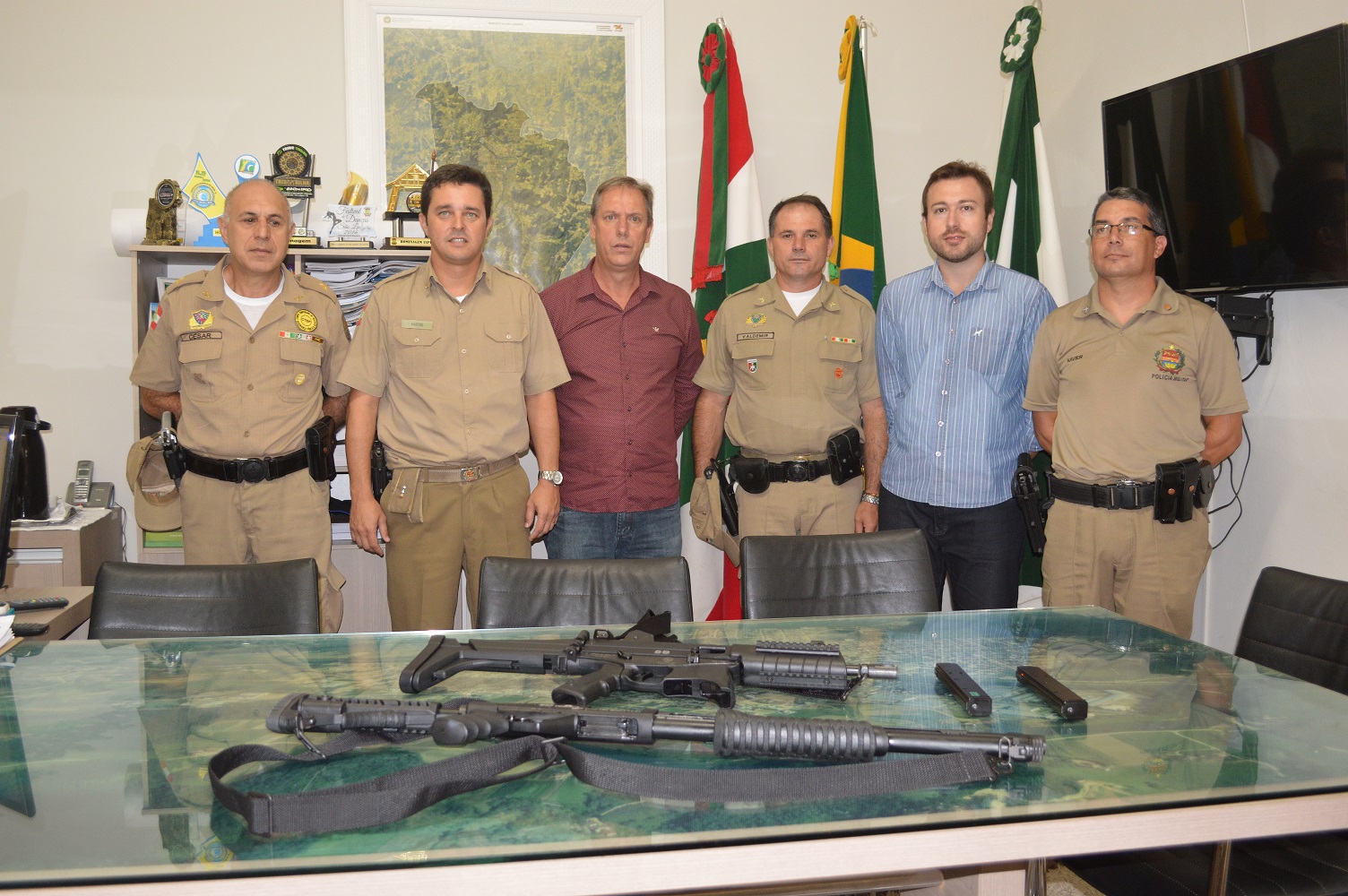 Destacamento da Polícia Militar de São Ludgero recebe armamento da Prefeitura Municipal