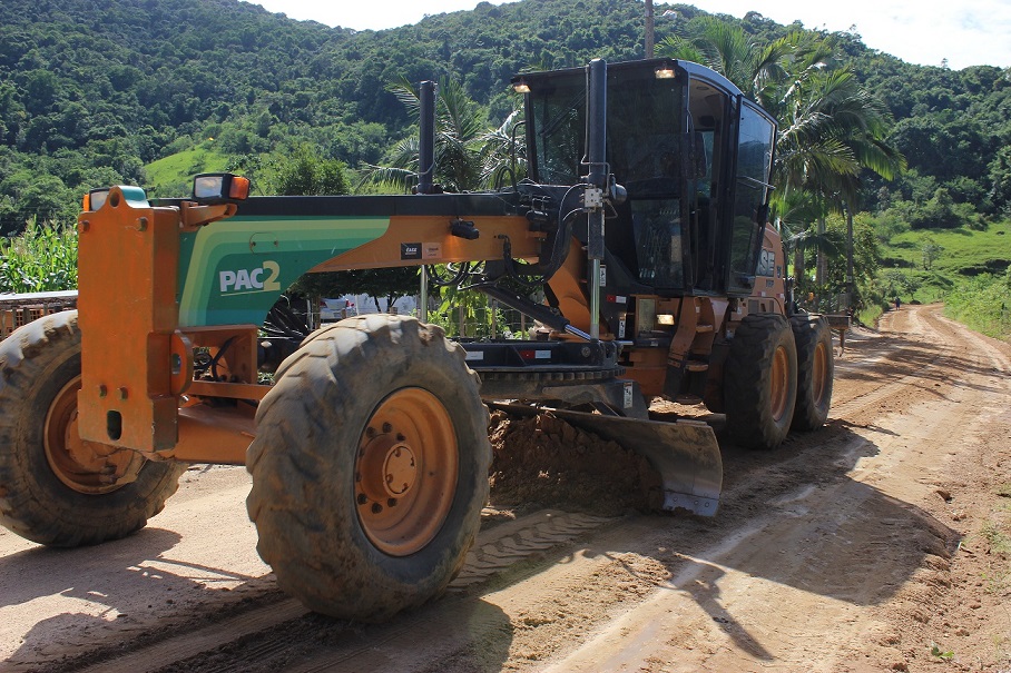 Secretaria de Obras aproveita tempo bom para intensificar trabalhos nas estradas
