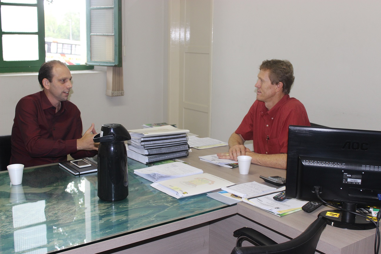 Secretário Ricardo Medeiros faz visita ao prefeito Volnei Weber