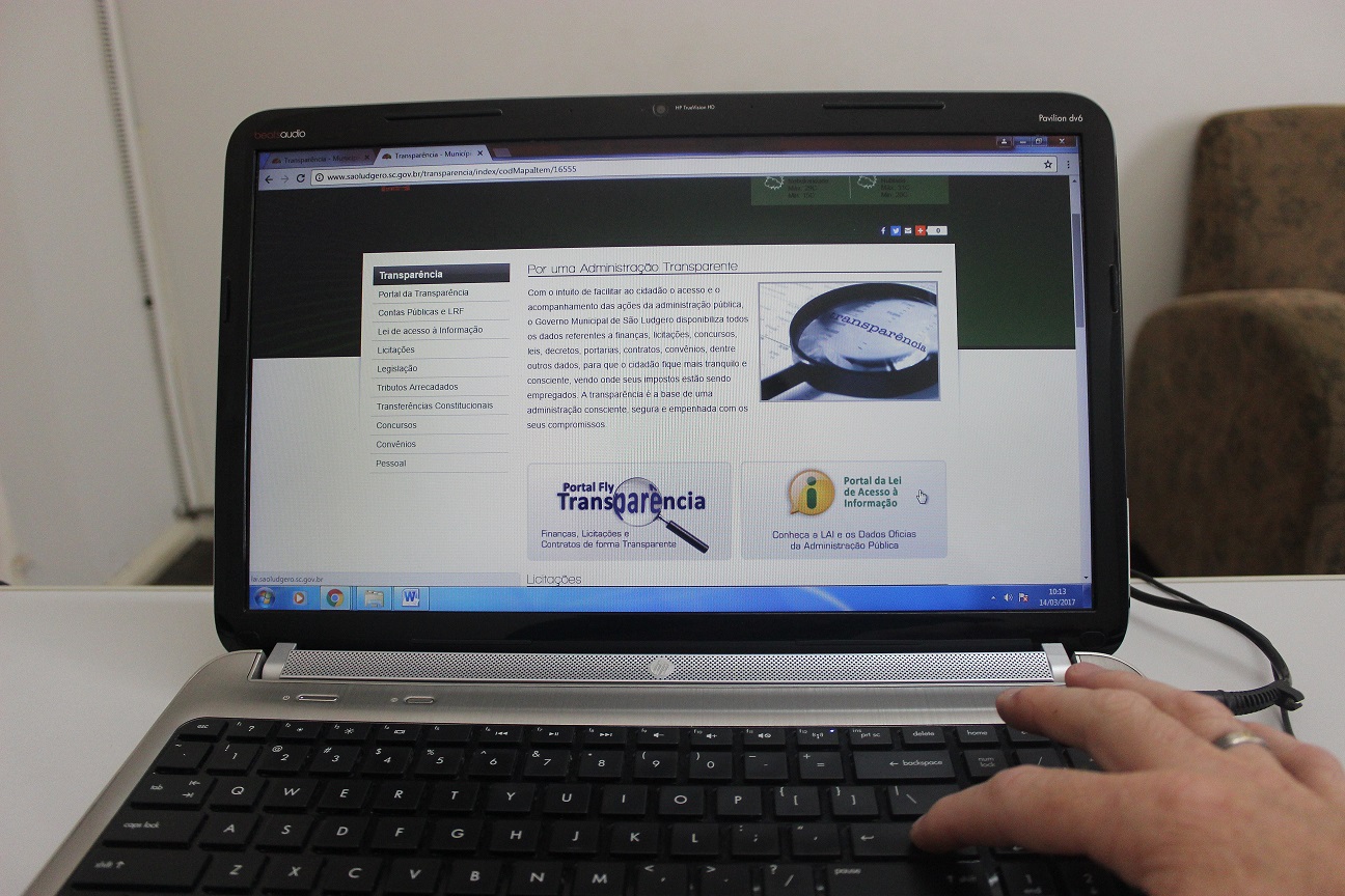 Portal da Transparência permite que o cidadão tenha acesso aos salários de funcionários,...