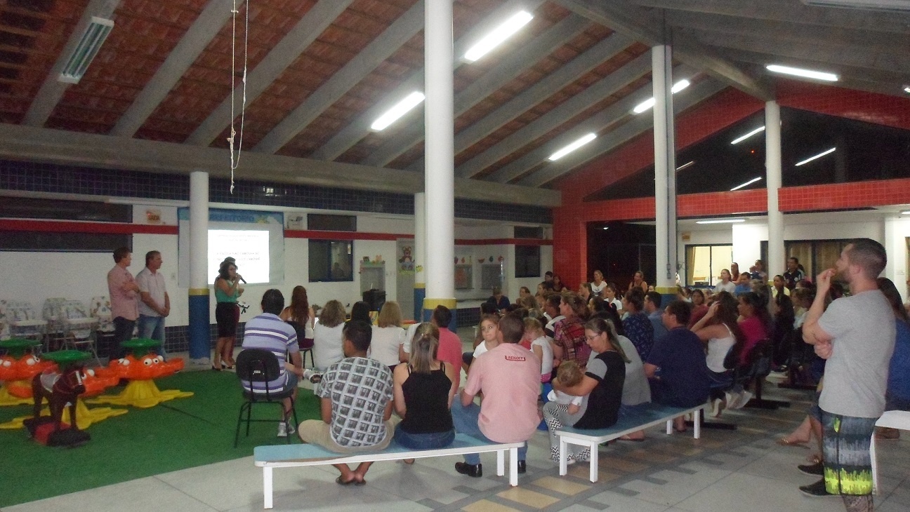 Escolas da Rede Municipal de Ensino promovem primeiro Encontro de Pais e Professores do ano