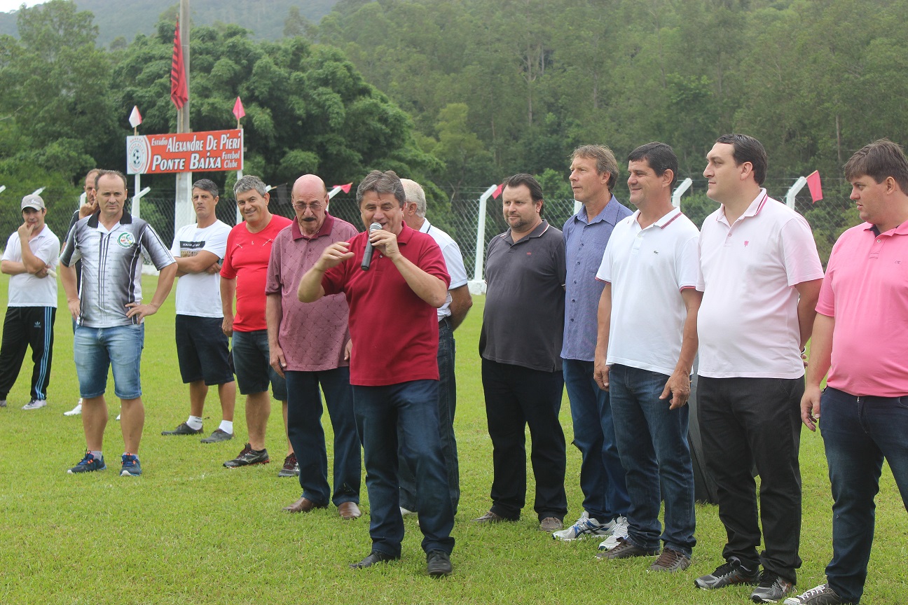 Prefeito de Orleans faz elogio a São Ludgero durante abertura do Municipal de Campo