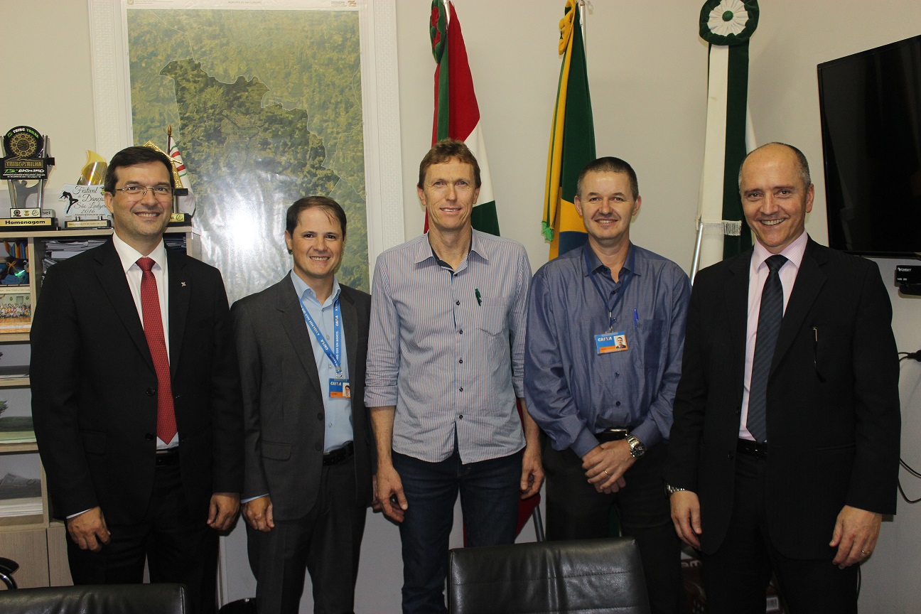 Novo gerente geral da agência da Caixa Econômica Federal de São Ludgero é apresentado ao...