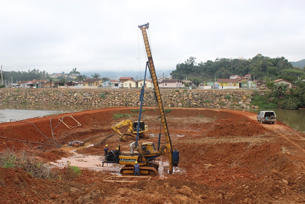 Trabalho de estaqueamento iniciou terça-feira na obra de construção da segunda ponte