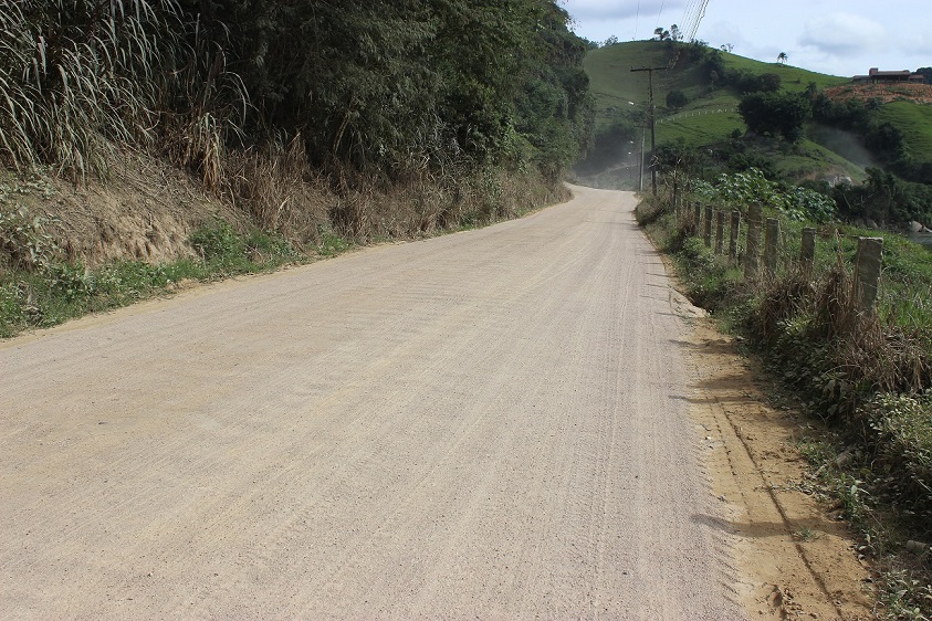 Projetos para pavimentar 22 quilômetros de estradas em direção às comunidades do interior são...