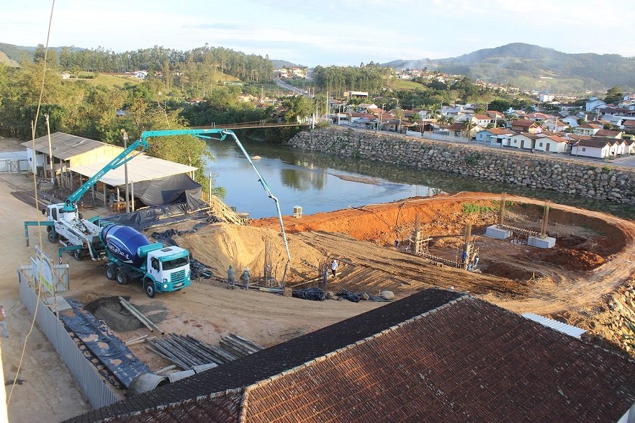 Concretagem dos seis primeiros pilares da segunda ponte deverá ser concluída esta semana