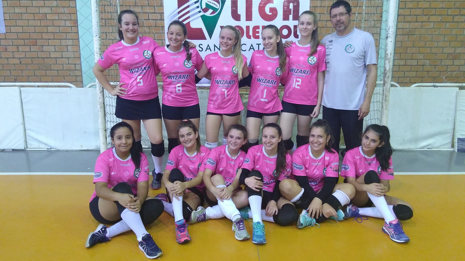 Meninas do Mirim conquistam o primeiro lugar em sua chave na primeira etapa da Liga Voleibol de...