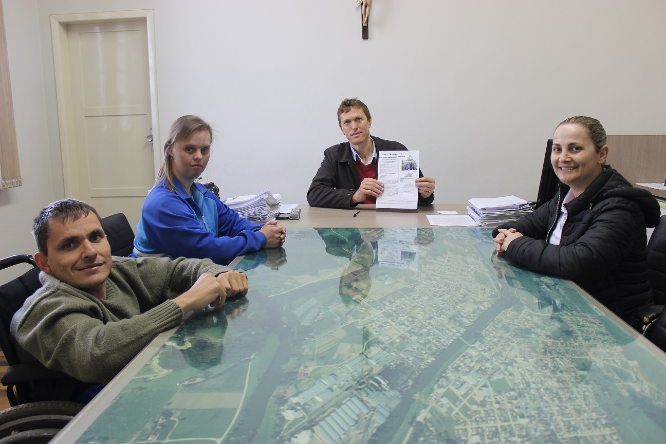 Autodefensores das Apaes se reúnem com prefeito Volnei Weber e tratam da acessibilidade e...
