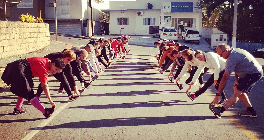 Secretaria da Saúde e Promoção Social entrega camisetas para participantes do projeto “Mova-se...