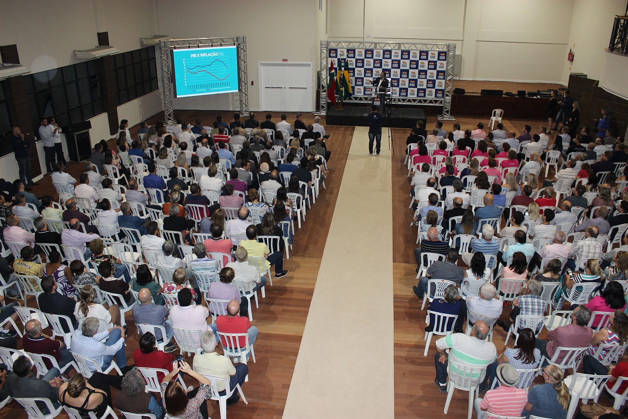 Participação expressiva de São Ludgero na palestra ministrada pelo governador João Raimundo...