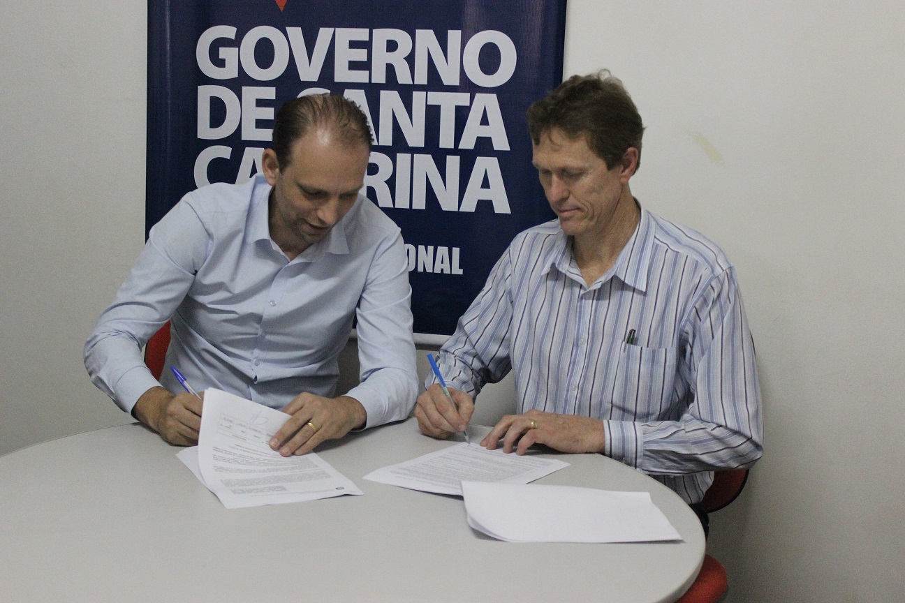 São Ludgero assina convênio no valor de R$ 698 mil com o Governo do Estado para pavimentações