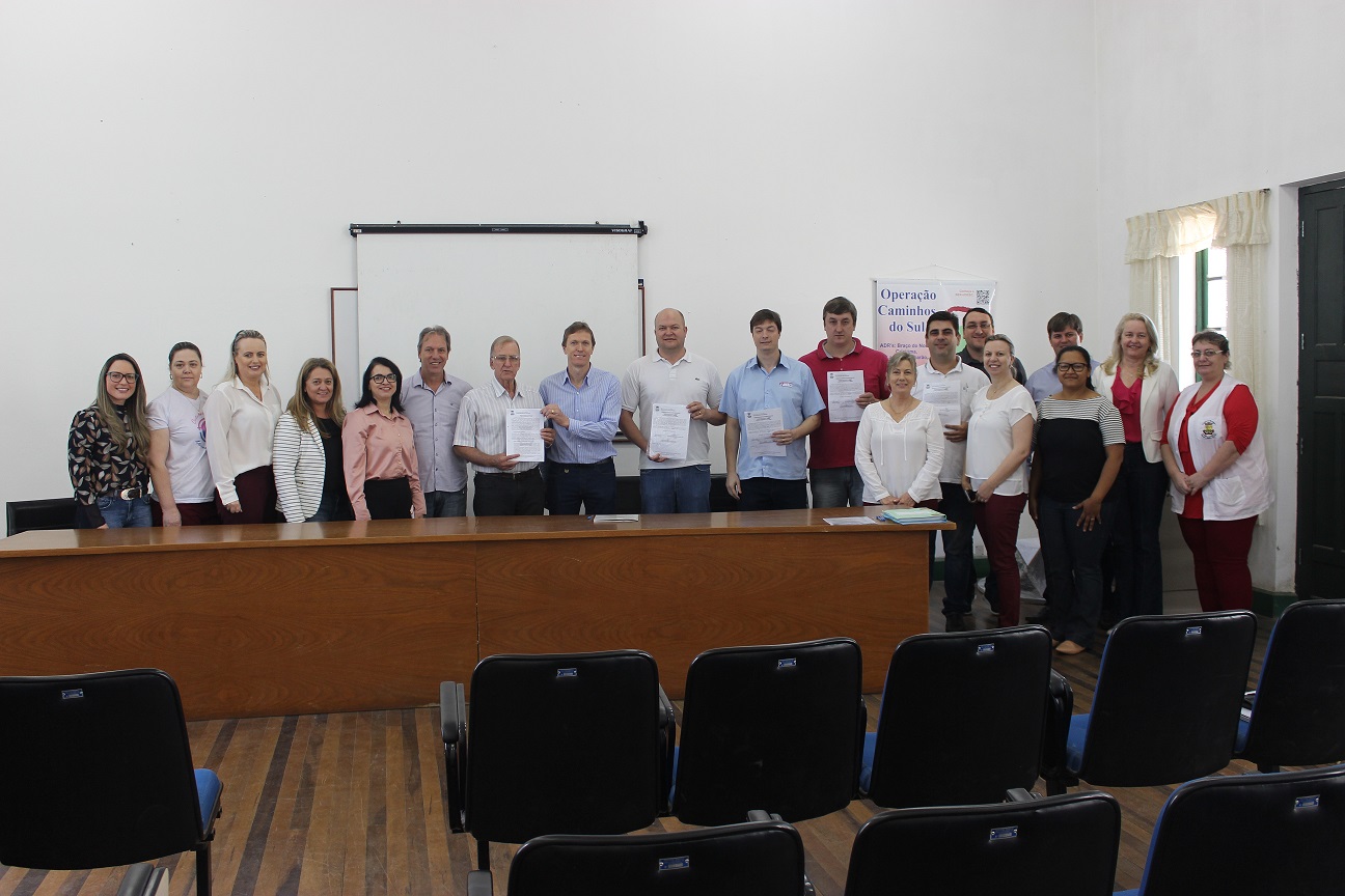 Prefeito assina atos para melhorias na infraestrutura da Rede Municipal de Ensino e convênio com a...