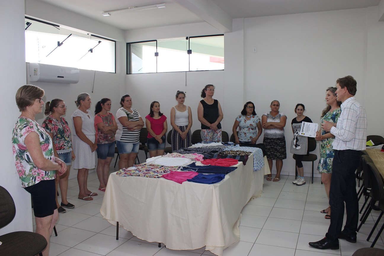 Mais 11 mulheres formadas no Curso Avançado de Curte e Costura