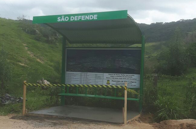Cinco abrigos para passageiros estão sendo instalados na cidade