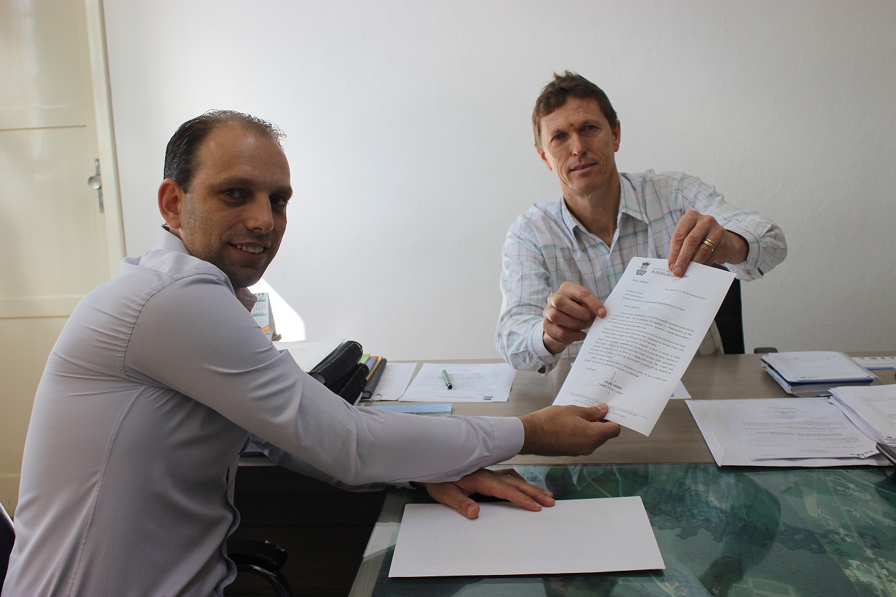 Prefeito Volnei Weber entrega ofício ao Secretário Regional solicitando mais policiais militares