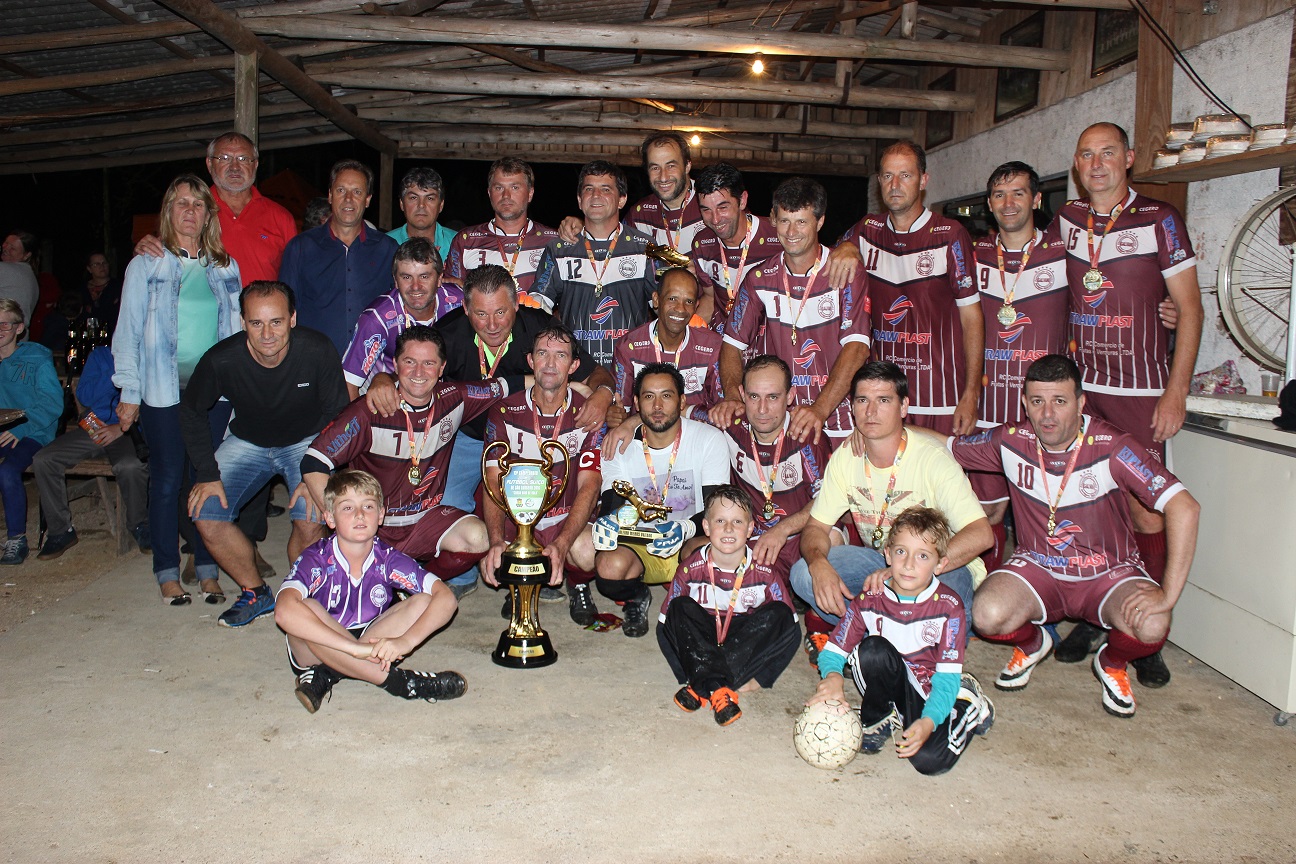 Galvane ou Apec? Quem vai levantar a taça do Futebol Suíço Coroa Bom de Bola 2017 em São Ludgero