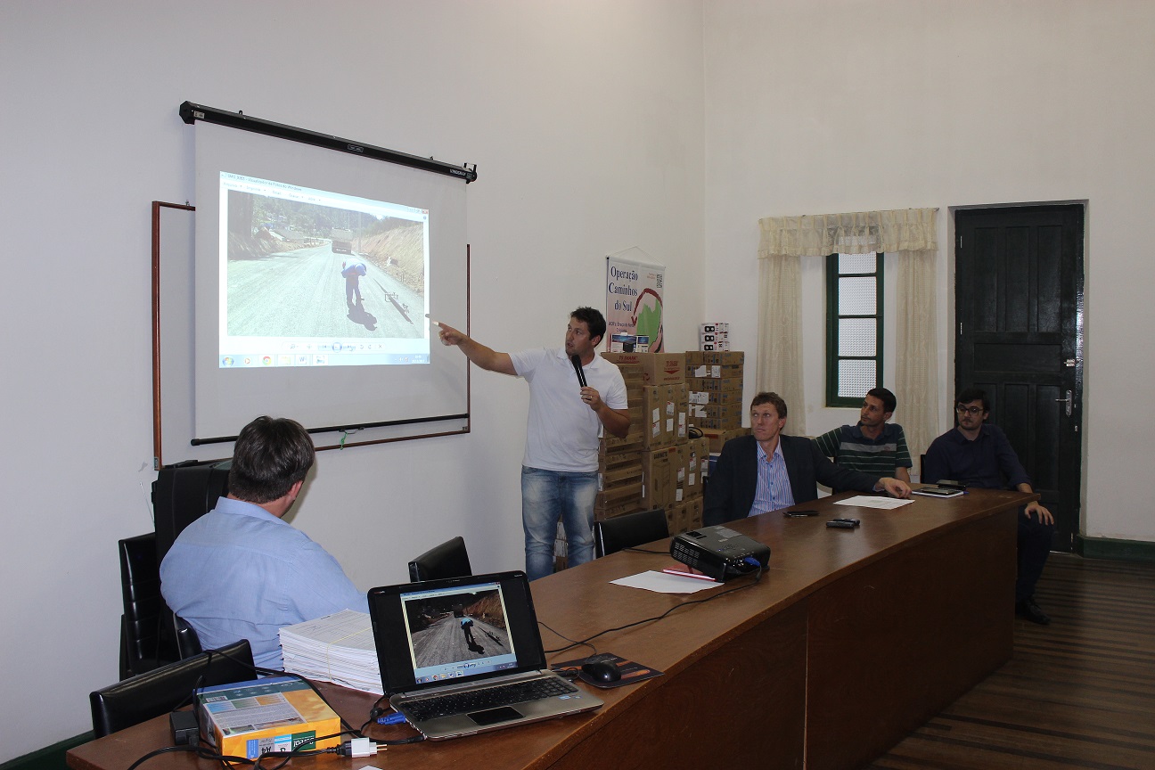 Coletiva oportunizou que profissionais da comunicação tirassem dúvidas sobre vídeo veiculado...