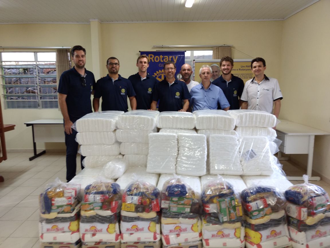 Muitas pessoas são beneficiadas pelo Rotary Clube de São Ludgero neste final de ano com fraldas,...