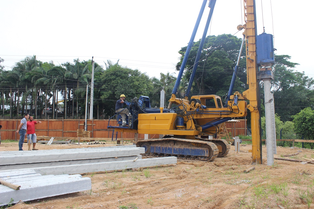 Secretário de Assistência Social inicia semana vistoriando construção da sede própria do Cras