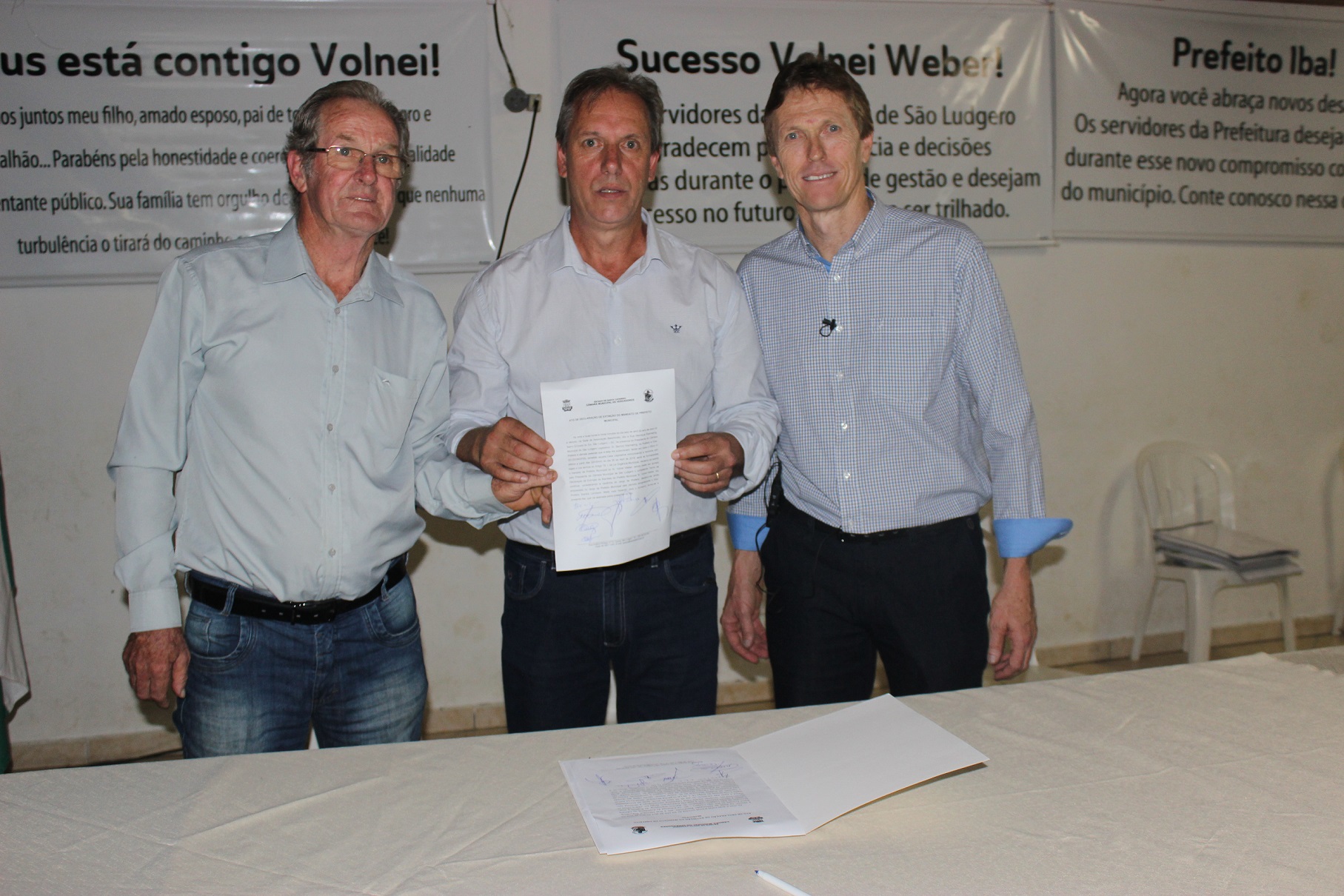 Alegria e emoção durante entrega de Ordens de Serviço, ato de renúncia de Volnei Weber e posse...