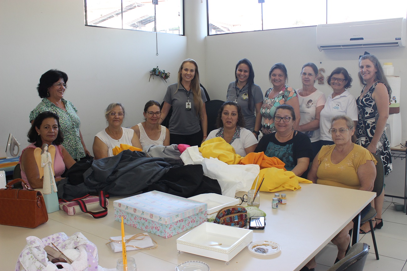 Clubes de Mães de São Ludgero recebem doação de tecidos