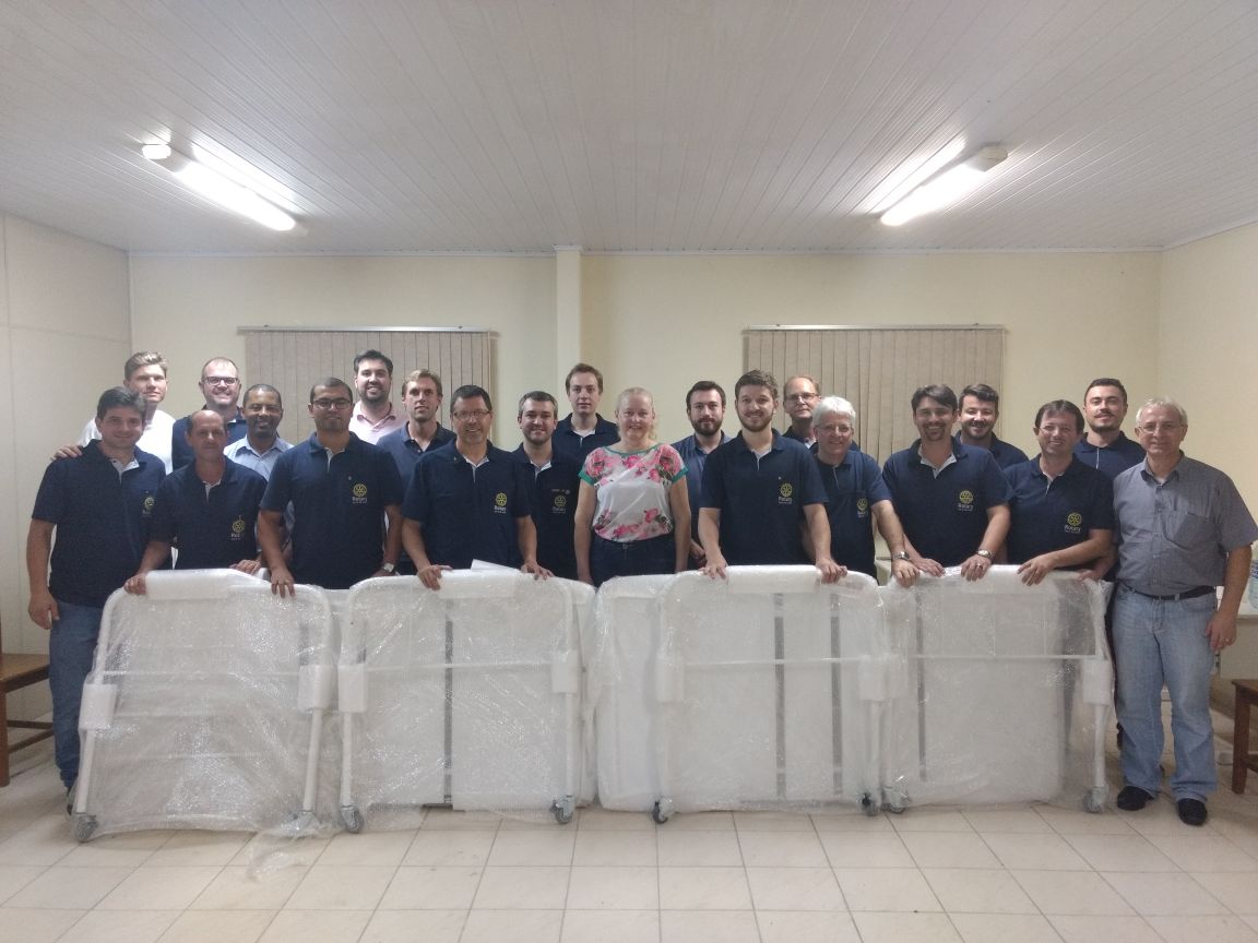 Rotary Club São Ludgero doa R$ 4 mil para a Rede Feminina e entrega duas camas hospitalares para...