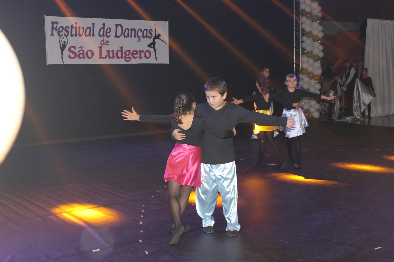 Ótimo público, luzes e muita emoção no Festival Municipal de Dança de São Ludgero 2018
