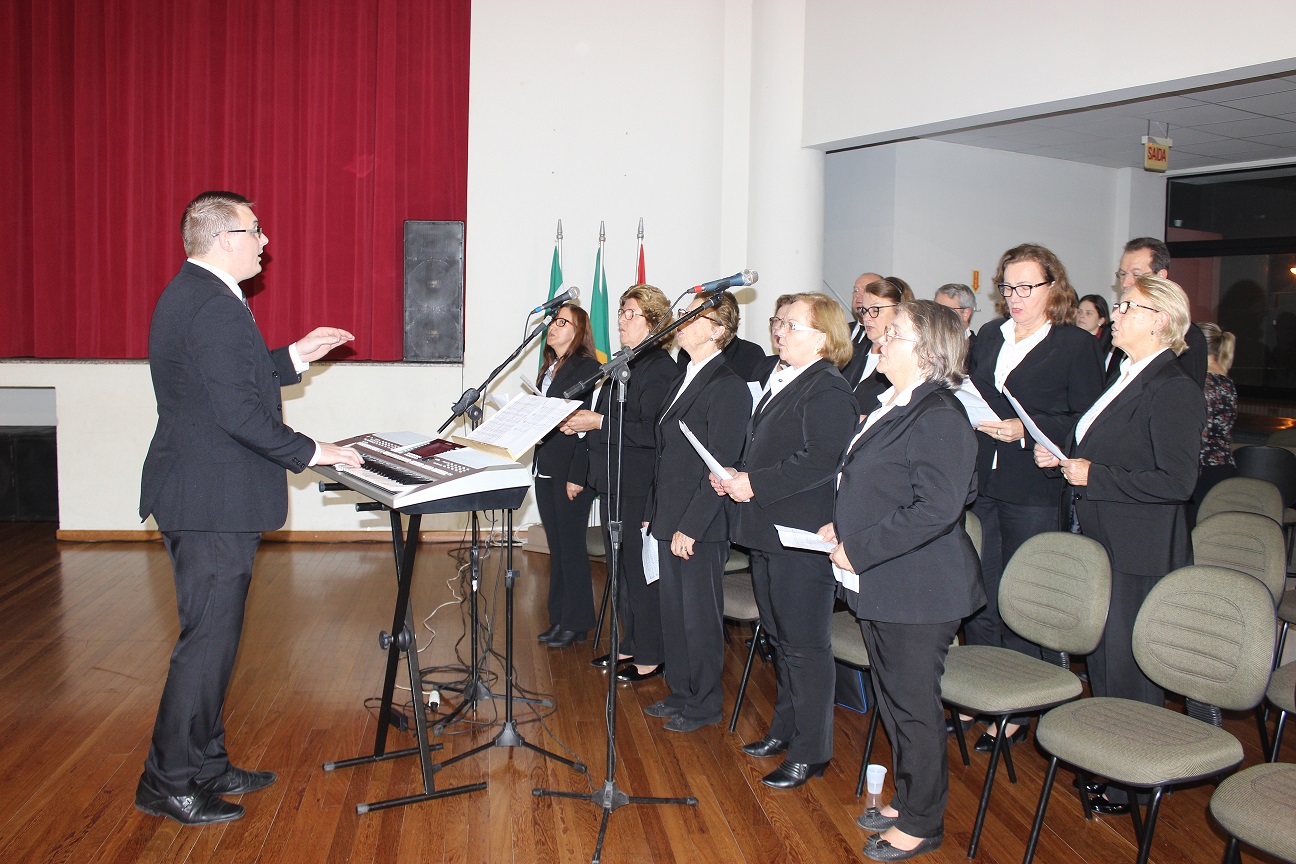 Belíssimas apresentações na Noite Cultural de São Ludgero