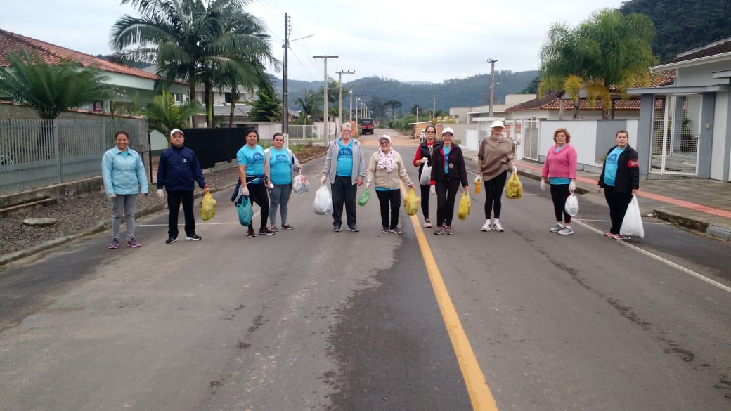 Integrantes dos Grupos de Caminhadas do Nasf de São Ludgero recolhem mais de 200 quilos de lixos...