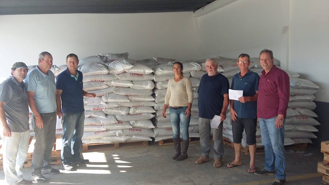 São Ludgero entrega 1.475 sacos de adubo, gratuitamente, aos agricultores