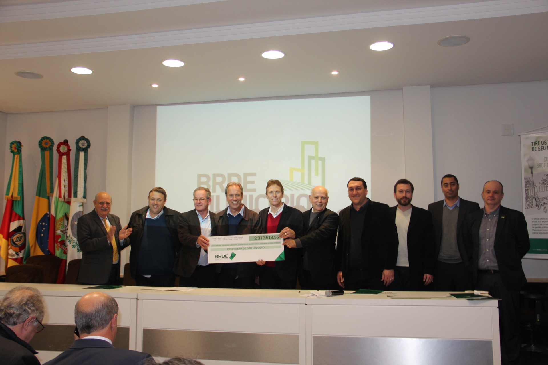 Prefeito Iba assinou contrato de financiamento com BRDE para executar projeto com investimento...