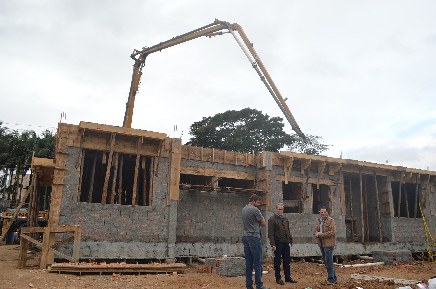 Segunda laje da sede própria do Cras de São Ludgero foi concretada. Trabalhos seguem 