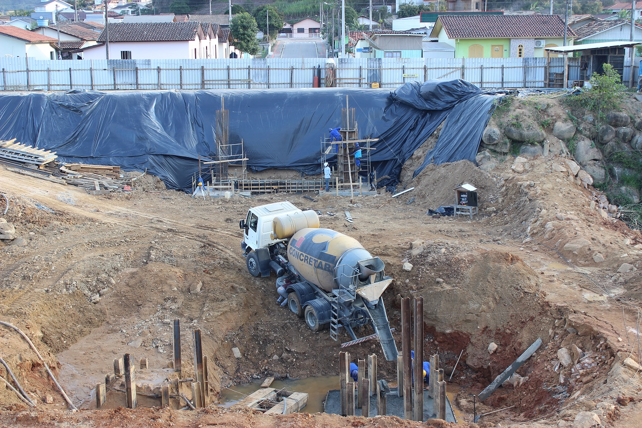 Construção da segunda ponte: trabalhos seguem para concretagem das vigas de travamento       