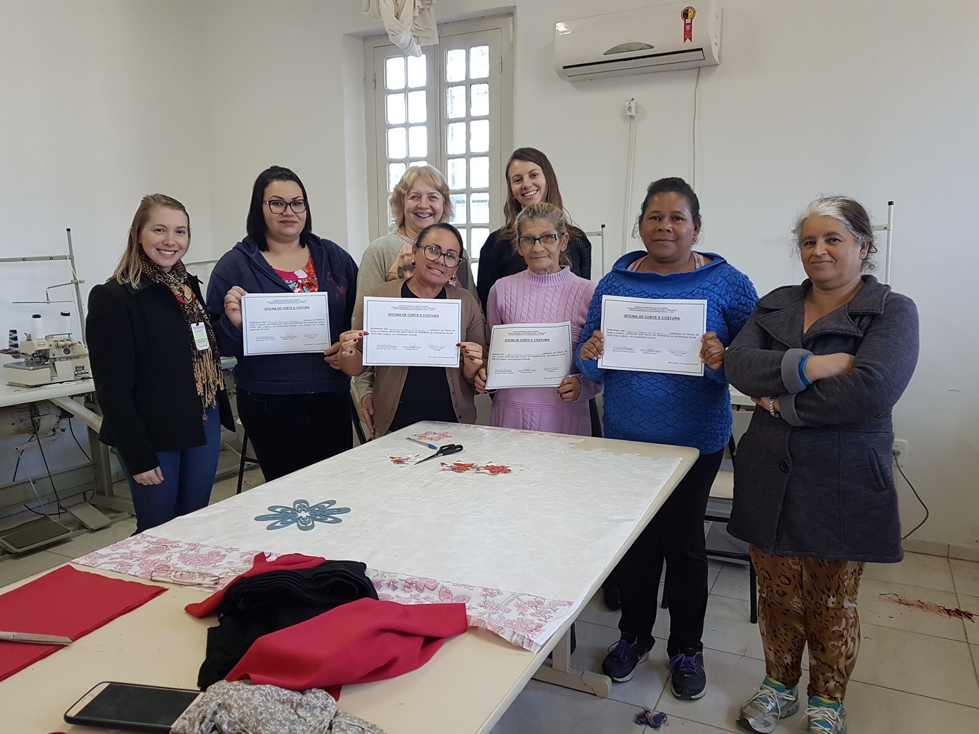 Mais um grupo de mulheres concluiu o Curso Iniciante de Corte e Costura realizado pelo Cras de São...