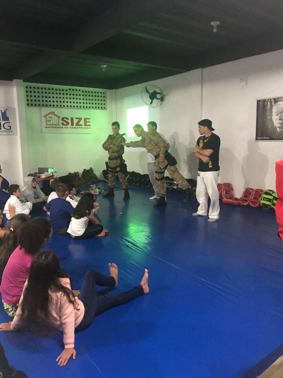 Policiais do PPT ministram palestra sobre “drogas e trânsito” para crianças que frequentam...