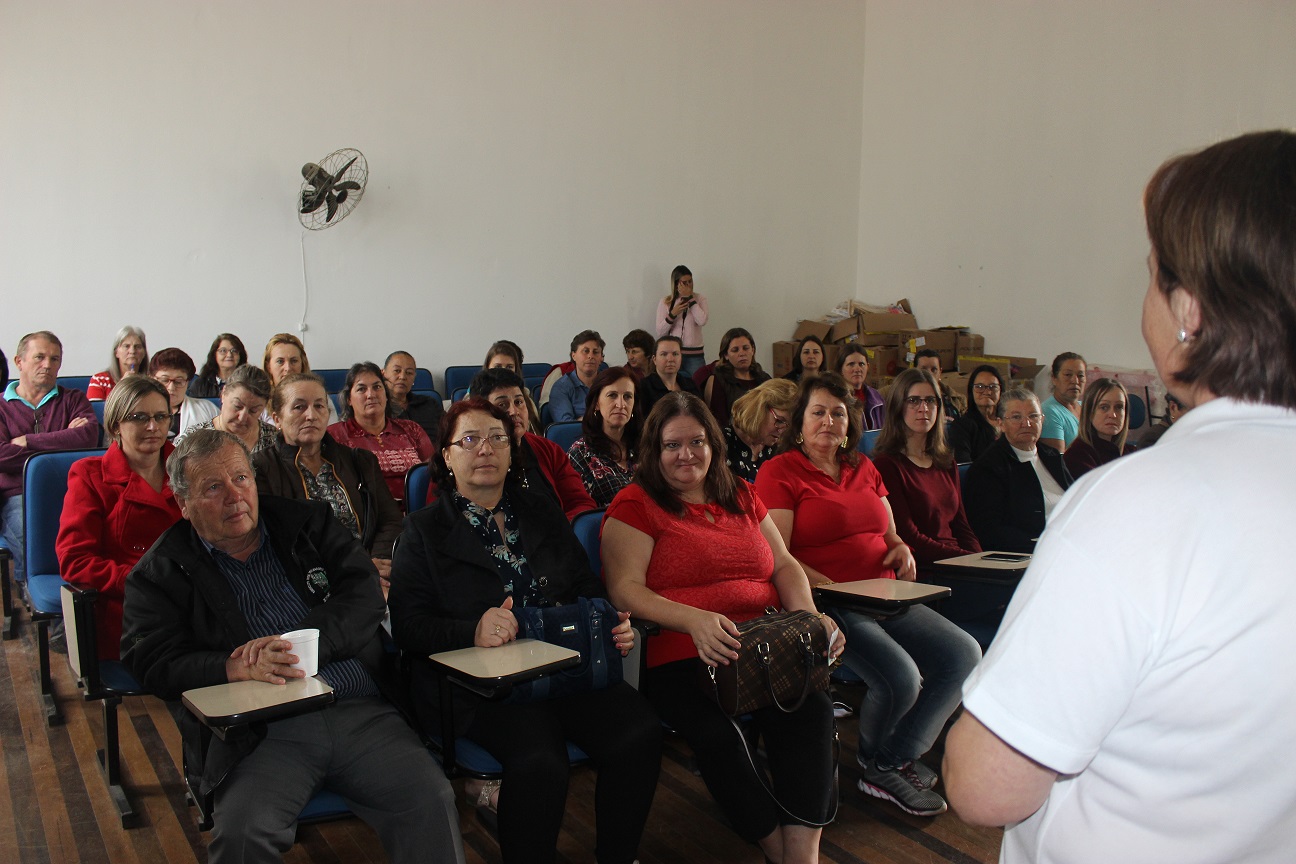 Cooperativa de Agricultoras Familiares e Artesãs de São Ludgero (Cooperação) recebe comitiva do...