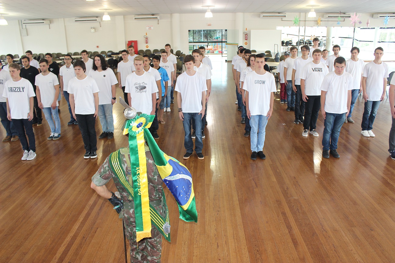 Jovens de São Ludgero fazem juramento à Bandeira do Brasil e recebem certificado de Dispensa de...