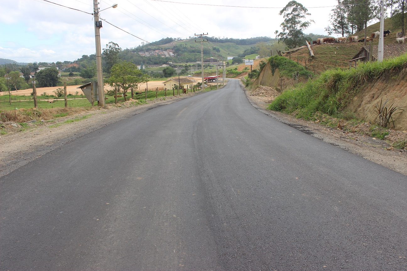 Final de ano chegando e a Secretaria de Obras segue com forte ritmo nas pavimentações