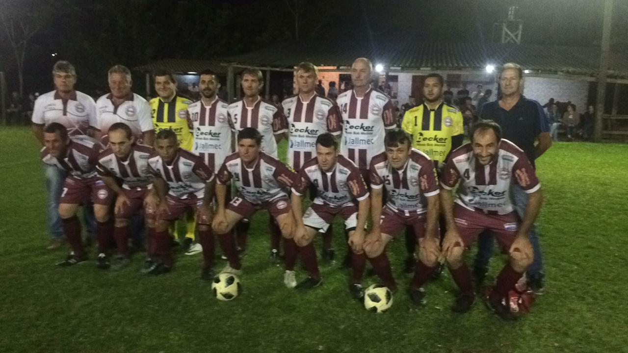 Apec e Galvane disputam o título do 15º Campeonato Municipal de Futebol Suíço Coroa Bom de Bola...