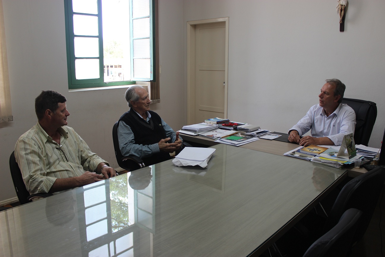 Prefeito Iba recebe visita de primeiro prefeito eleito de Rio Fortuna, Marcos Wandresen
