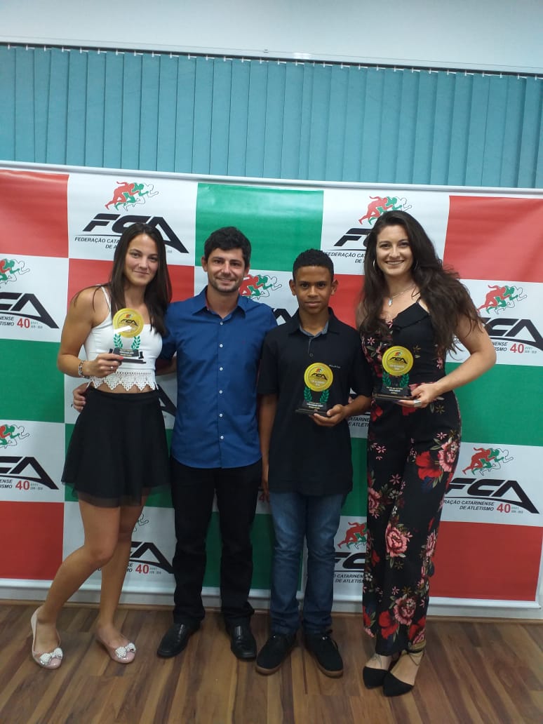 Atletismo fecha 2018 com três atletas premiados pela Federação Catarinense de Atletismo