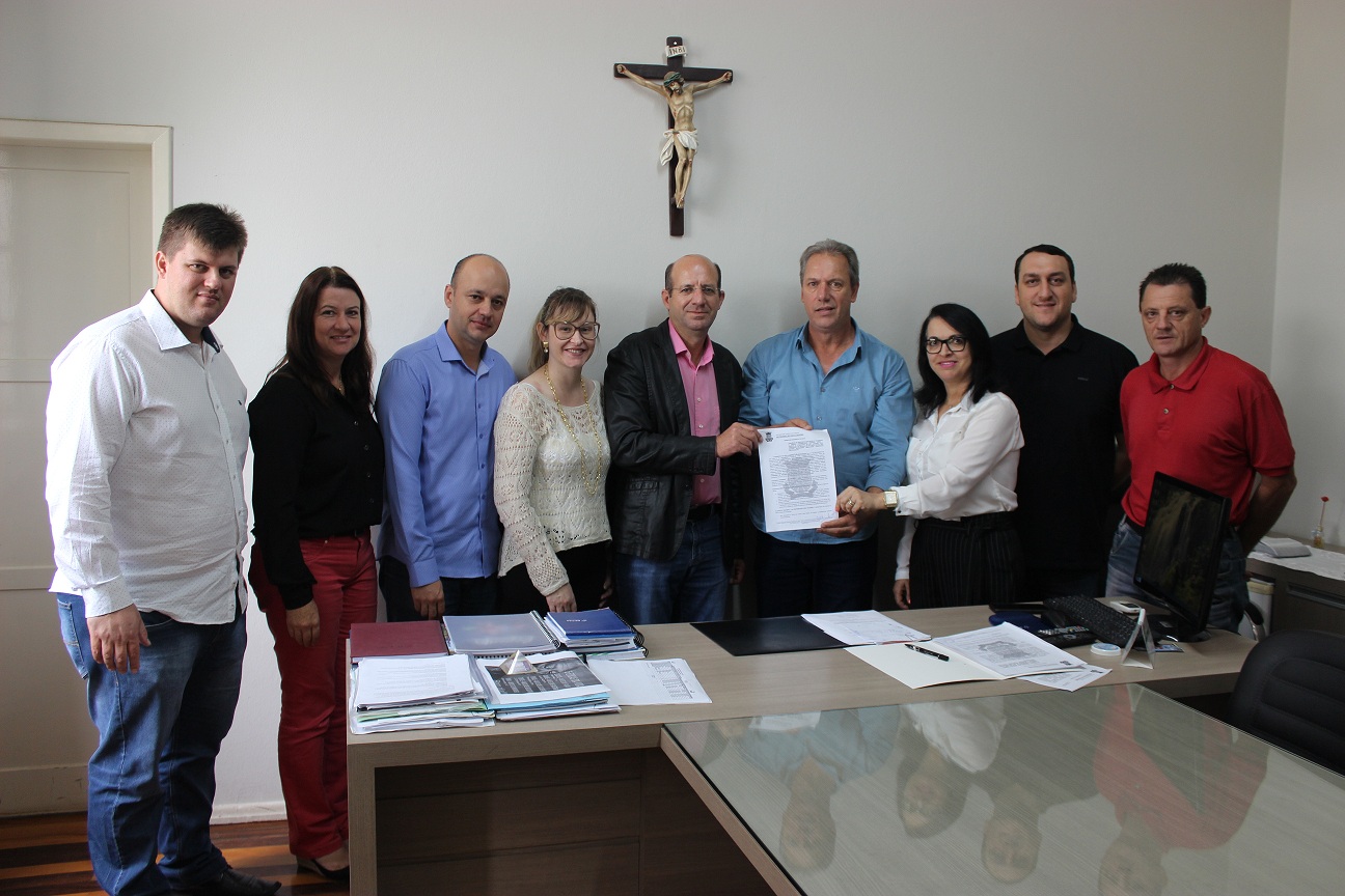 Renovação de convênio no valor de R$ 60.000,00 permite que Bolsas de Estudo continuem sendo...