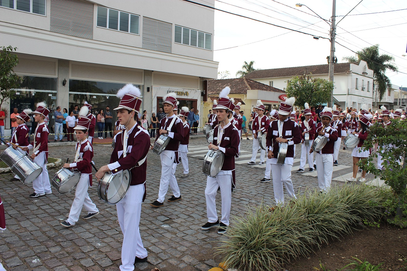 Desfile Cívico evidenciou trabalhos sociais e fez alerta sobre temas importantes para construção...