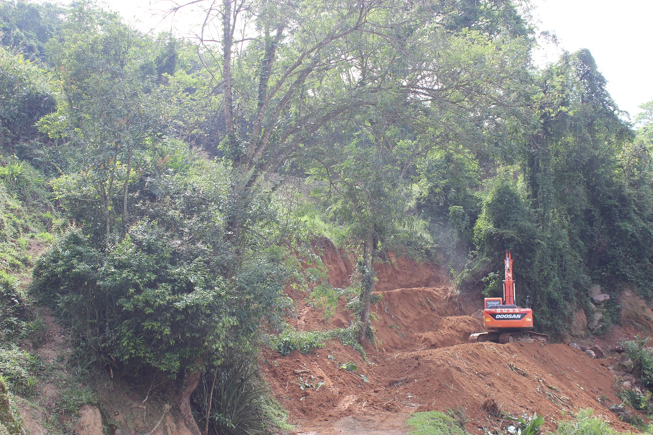 Secretaria de Obras constrói contenções em dois pontos as margens do trecho da rodovia...