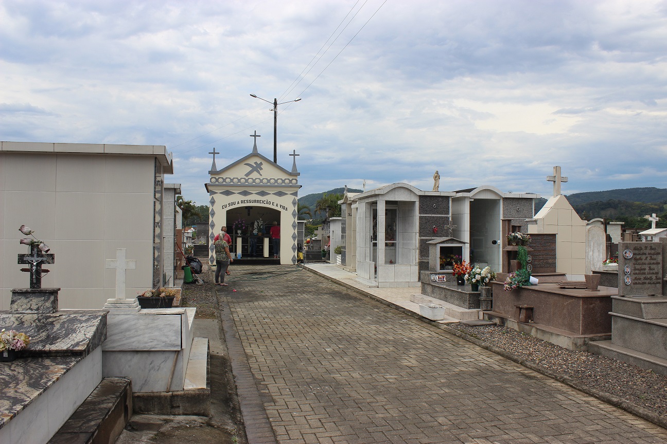 Mobilizações para deixar os Cemitérios Municipais organizados para o Dia de Finados já estão...